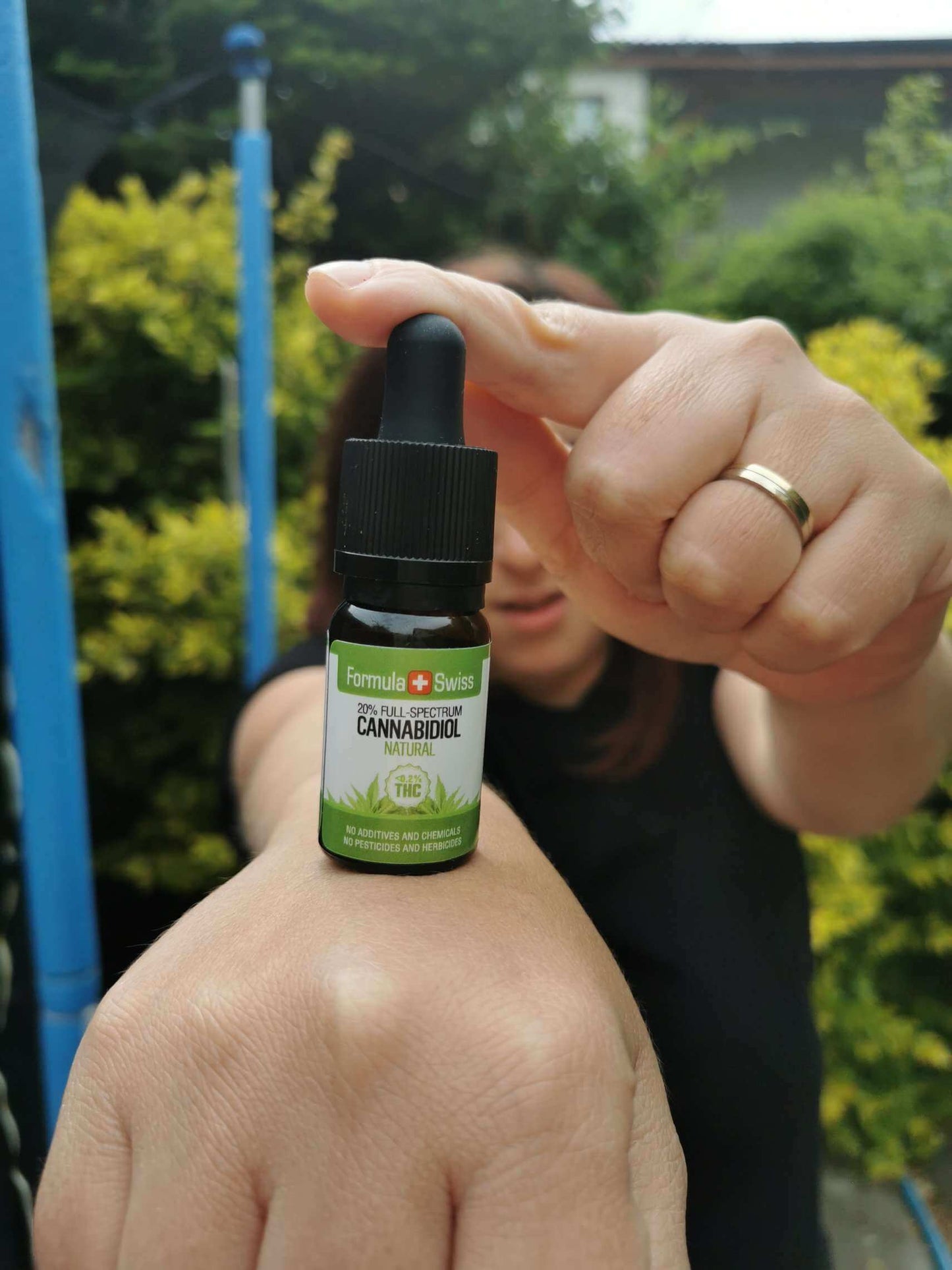 Formule Huile de CBD biologique suisse dans l'huile naturelle
