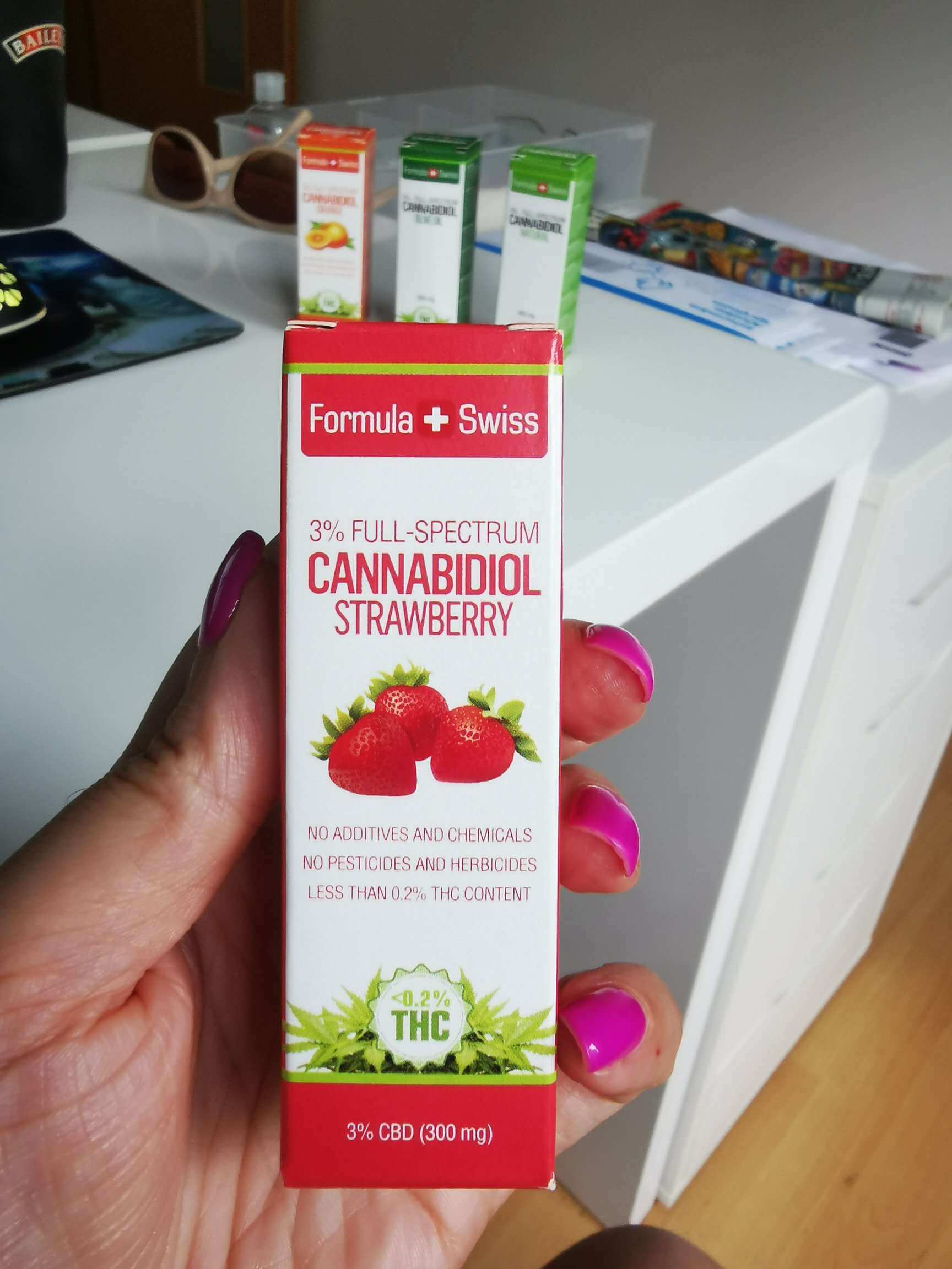 Formule Huile de CBD biologique suisse dans l'huile de fraise